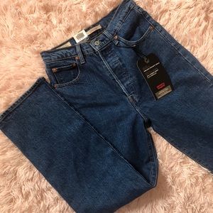 BRAND NEW Levi’s Straight Ankle Jeans